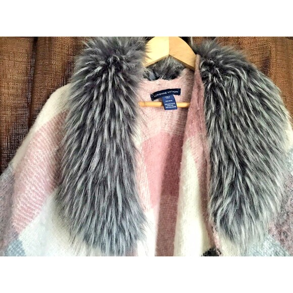 Adrienne Vittadini Faux Fur Collar Kimono Sweater Jacket Poncho Fringe 1 Size - Picture 3 of 7